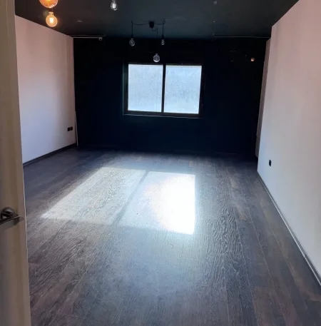 Tirane, jepet me qera apartament 2+1+Ballkon Kati 4, 101 m² 550 € (Stacioni Trenit)