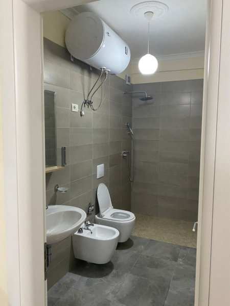 Tirane, jepet me qera apartament 2+1+Aneks+Ballkon Kati 5, 108 m² 600 € (Green City,Astir)