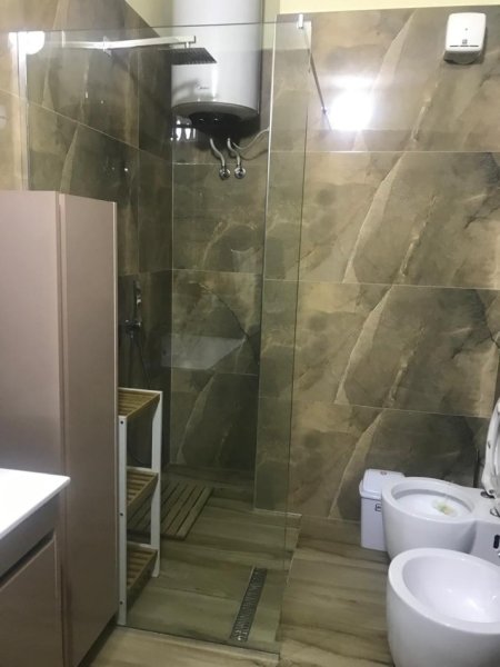 Tirane, jepet me qera apartament 2+1+Ballkon Kati 3, 132 m² 65 000 ALL (Rruga Isuf Elezi)