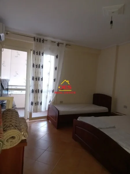 Vlore, jepet me qera apartament 1+1+Ballkon Kati 4, 75 m² 300 € (Rr Transballkanike, Vlorë)