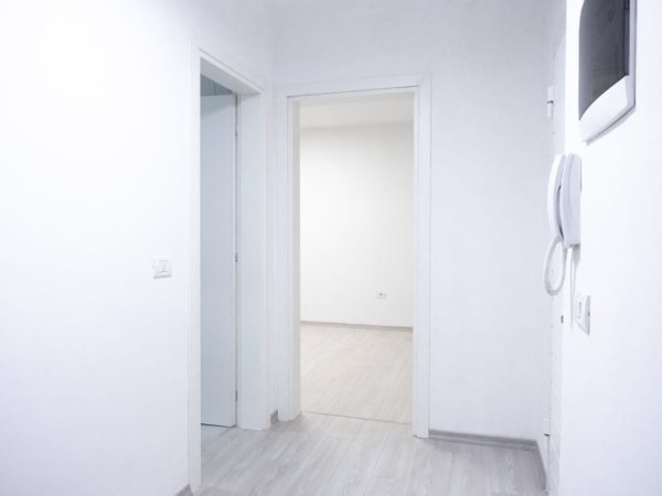 Tirane, jepet me qera zyre Kati 4, 95 m² 1.100 € (Sheshi Wilson)