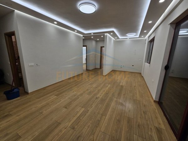 Tirane, shitet apartament 2+1+Aneks+Ballkon Kati 1, 115 m² 260.000 € (SHKOLLA PARTIZANI)