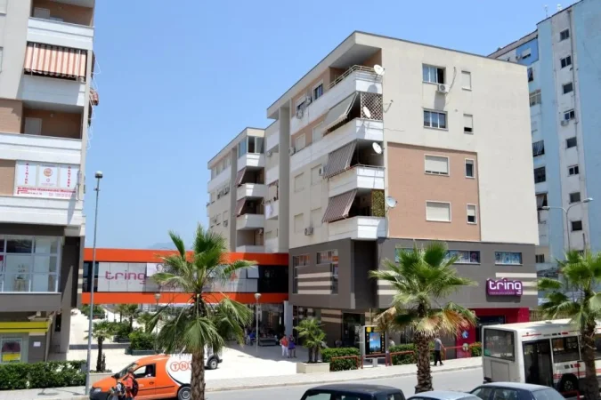 Tirane, shitet ambjent biznesi Kati 0, 187 m² 429.500 € (Kristal Center)