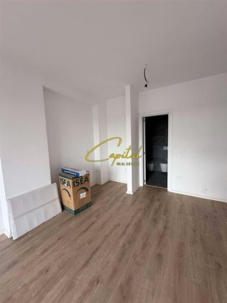 Tirane, jepet me qera zyre Kati 3, 70 m² 600 € (BULEVARDI I RI)