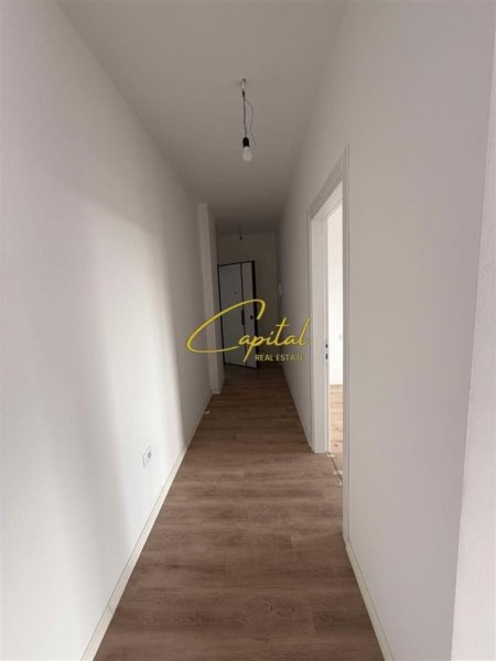 Tirane, jepet me qera zyre Kati 3, 70 m² 600 € (BULEVARDI I RI)