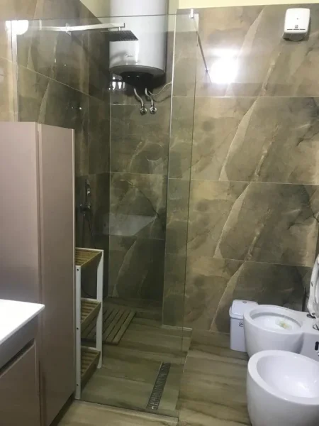 Tirane, jepet me qera apartament 2+1+Ballkon Kati 3, 130 m² 650 € (VASIL SHANTO)