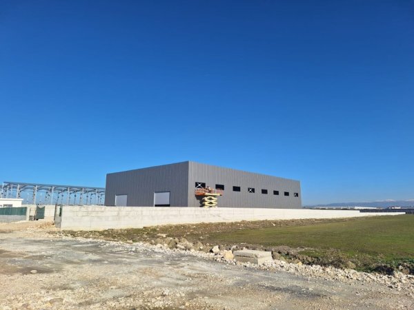 Durres, jepet me qera magazine Kati 0, 1.500 m² 4.500 € (DURRES ZONA INDUSTRIALE)