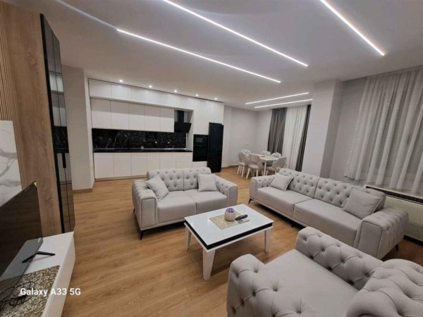 Tirane, jepet me qera apartament 2+1+Ballkon Kati 3, 90 m² 650 € (Kodra e Diellit)