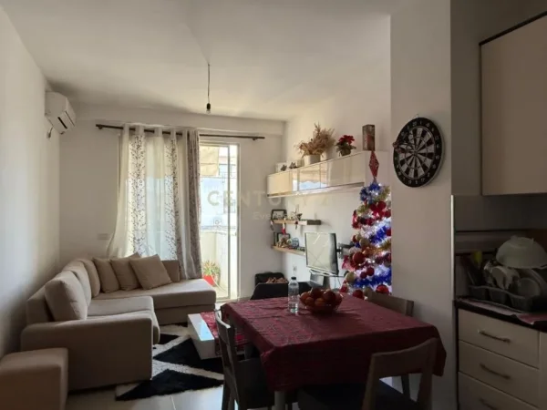 Tirane, shitet 1+1 Kati 8, 58 m² 75.400 € (YZBERISHT)