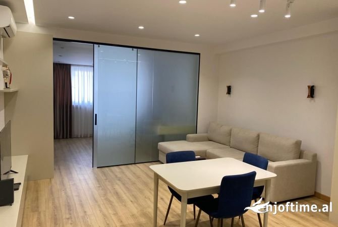 Tirane, jepet me qera apartament 1+1+Ballkon Kati 9, 70 m² 550 € (ASTIR)