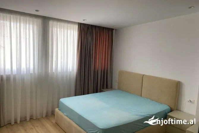 Tirane, jepet me qera apartament 1+1+Ballkon Kati 9, 70 m² 550 € (ASTIR)