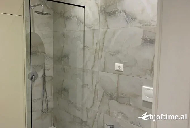 Tirane, jepet me qera apartament 1+1+Ballkon Kati 9, 70 m² 550 € (ASTIR)