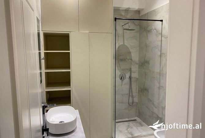 Tirane, jepet me qera apartament 1+1+Ballkon Kati 9, 70 m² 550 € (ASTIR)