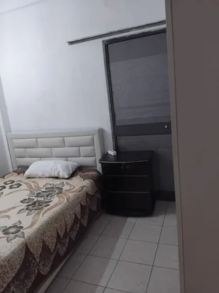 Tirane, jap me qera apartament 2+1+Ballkon Kati 2, 450 € (4 Deshmoret)