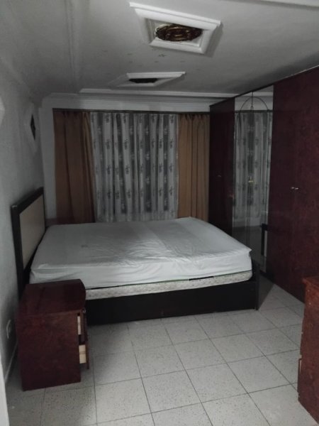 Tirane, jap me qera apartament 2+1+Ballkon Kati 2, 450 € (4 Deshmoret)