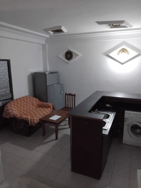 Tirane, jap me qera apartament 2+1+Ballkon Kati 2, 450 € (4 Deshmoret)