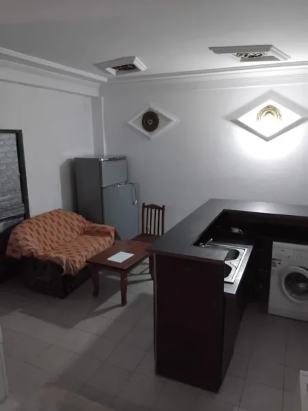 Tirane, jap me qera apartament 2+1+Ballkon Kati 2, 450 € (4 Deshmoret)