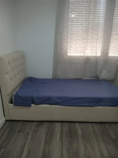 Tirane, jepet me qera apartament 2+1+Ballkon Kati 4, 116 m² 600 € (RRUGA E KAVAJES)