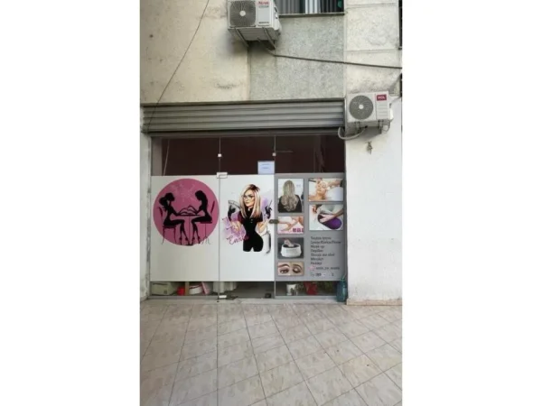 Tirane, shitet dyqan Kati 0, 26 m² 37.120 € (Tirane)