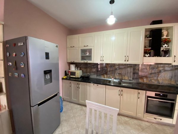 Tirane, jepet me qera apartament 2+1+Ballkon Kati 6, 76 m² 600 € (Mine Peza)