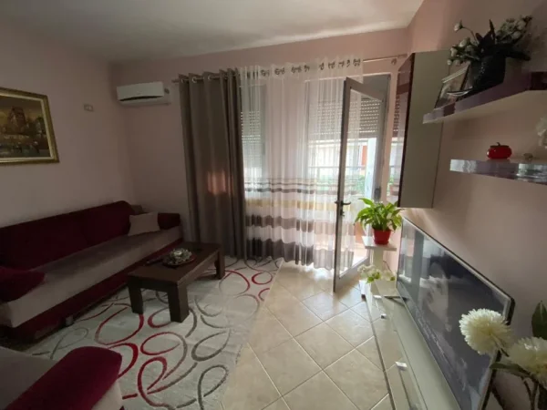 Tirane, jepet me qera apartament 2+1+Ballkon Kati 6, 76 m² 600 € (Mine Peza)