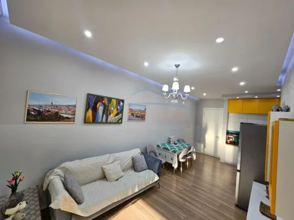 Tirane, jepet me qera apartament 1+1+Ballkon Kati 5, 73 m² 1.300 € (KOMPLEKSI DELIJORGJI)