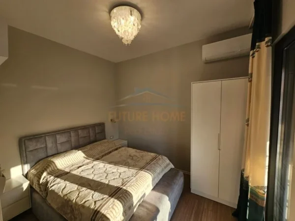 Tirane, jepet me qera apartament 1+1+Ballkon Kati 5, 73 m² 1.300 € (KOMPLEKSI DELIJORGJI)
