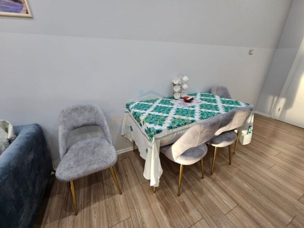 Tirane, jepet me qera apartament 1+1+Ballkon Kati 5, 73 m² 1.300 € (KOMPLEKSI DELIJORGJI)