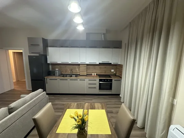 Tirane, jepet me qera apartament 2+1+Aneks Kati 8, 111 m² 700 € (pazari i ri)
