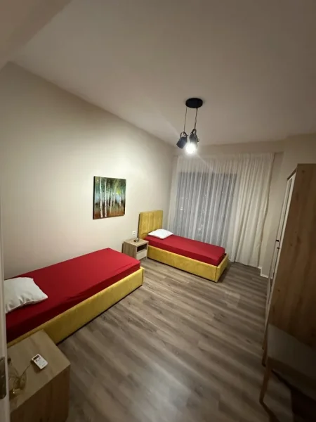 Tirane, jepet me qera apartament 2+1+Aneks Kati 8, 111 m² 700 € (pazari i ri)