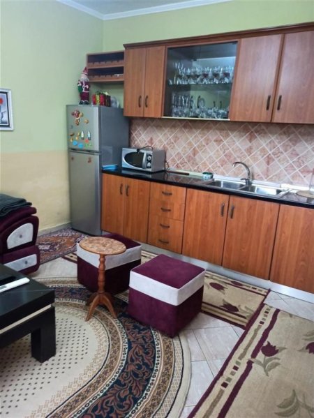 Tirane, jepet me qera apartament 1+1+Ballkon Kati 1, 80 m² 400 € (ASL XHAMLLIKU)