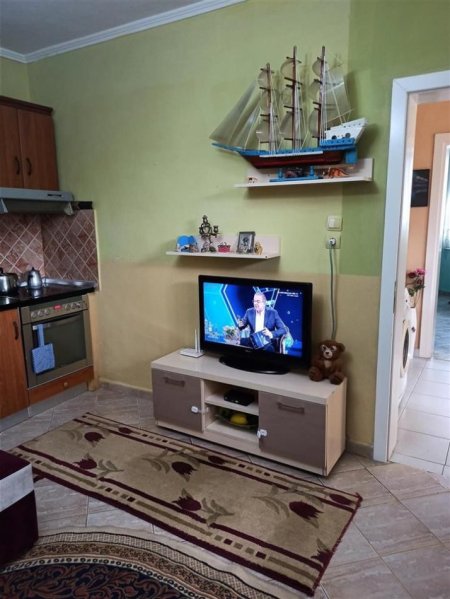 Tirane, jepet me qera apartament 1+1+Ballkon Kati 1, 80 m² 400 € (ASL XHAMLLIKU)
