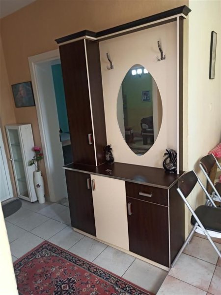 Tirane, jepet me qera apartament 1+1+Ballkon Kati 1, 80 m² 400 € (ASL XHAMLLIKU)