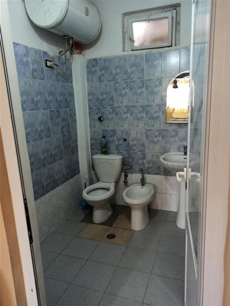 Tirane, jepet me qera apartament 1+1+Ballkon Kati 1, 80 m² 400 € (ASL XHAMLLIKU)