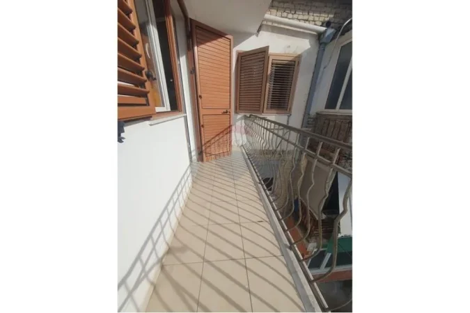 Tirane, jepet me qera apartament 3+1 Kati 5, 120 m² 550 € (Liceu Artistik - Drejtoria e Higjenës, Shqipëri)