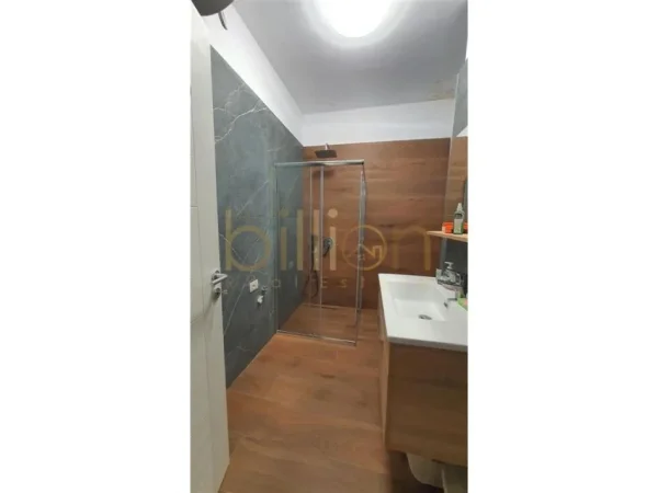 Tirane, shitet apartament 2+1+Ballkon Kati 1, 102 m² 150.000 € (Rruga: Pano Lula, Tirana, Albania)