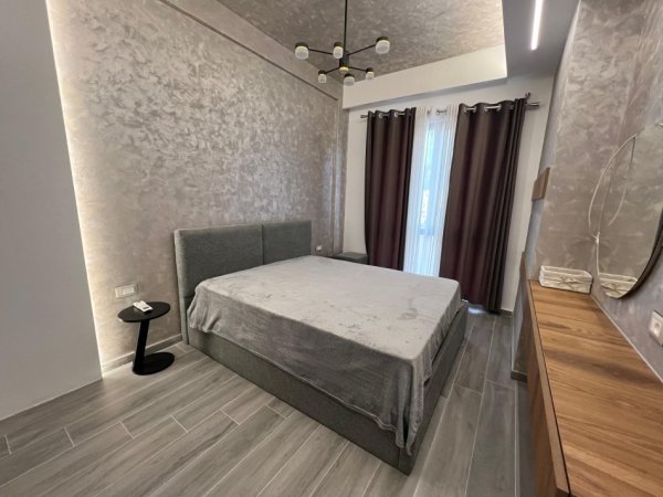 Tirane, jepet me qera apartament 2+1+Ballkon Kati 5, 125 m² 1.300 € (Shkolla e Kuqe)