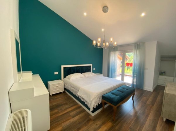 Tirane, jepet me qera apartament+verande | Penthouse 3+1+Aneks+Ballkon Kati 3, 200 m² 1.500 € (Secret Garden, Prane TEG)