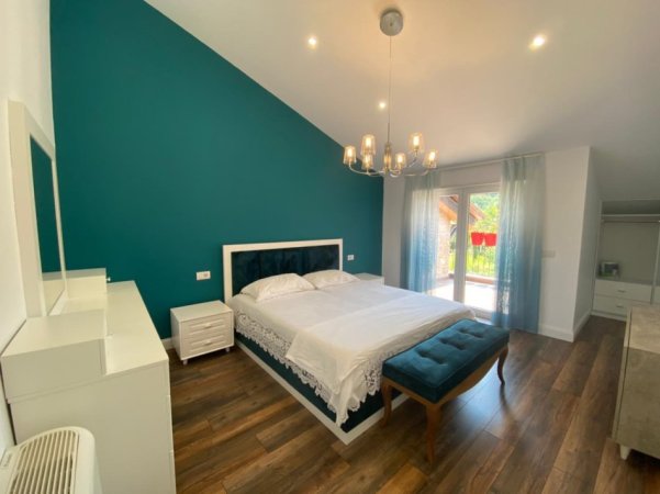 Tirane, jepet me qera apartament+verande | Penthouse 3+1+Aneks+Ballkon Kati 3, 200 m² 1.500 € (Secret Garden, Prane TEG)