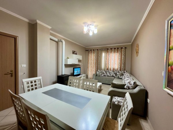 Pogradec, jap me qera apartament 1+1+Ballkon Kati 4, 64 m² 350 € (Rruga e Vilave)