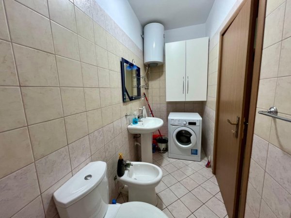 Pogradec, jap me qera apartament 1+1+Ballkon Kati 4, 64 m² 350 € (Rruga e Vilave)