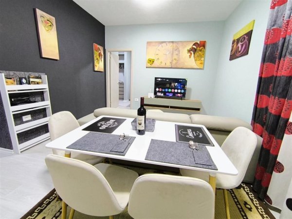 Tirane, jepet me qera apartament 1+1+Ballkon Kati 3, 65 m² 600 € (FUSHA E AVIACIONIT)