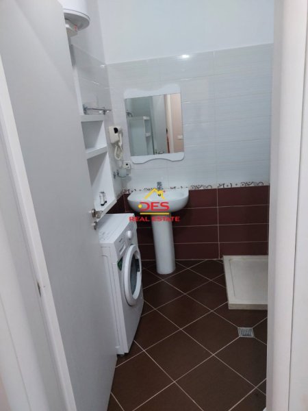 Vlore, jepet me qera apartament 2+1+Ballkon Kati 10, 90 m² 400 € (Rruga Murat Tërbaçi)