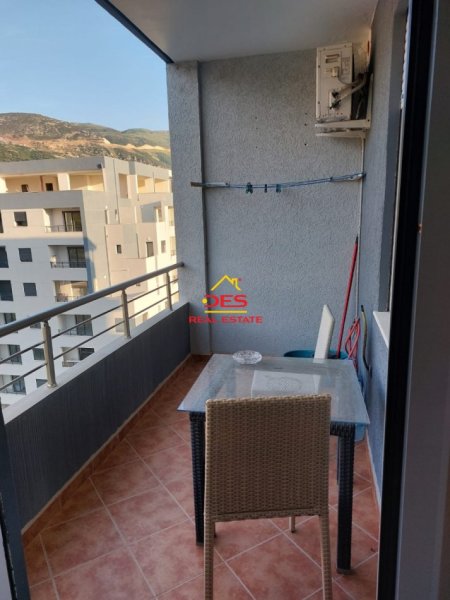 Vlore, jepet me qera apartament 2+1+Ballkon Kati 10, 90 m² 400 € (Rruga Murat Tërbaçi)