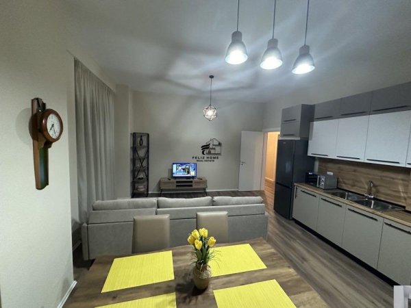 Tirane, jepet me qera apartament 2+1 Kati 8, 110 m² 700 € (PAZARI RI)