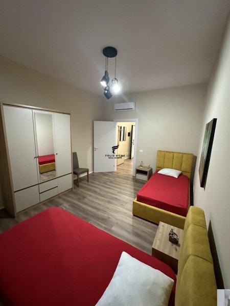 Tirane, jepet me qera apartament 2+1 Kati 8, 110 m² 700 € (PAZARI RI)