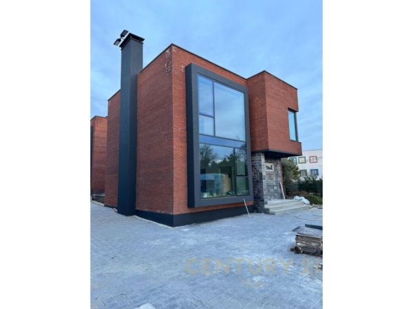 Tirane, shitet Vile 3+1 Kati 2, 314 m² 450.000 € (PRANE LIQENIT TE FARKES!)