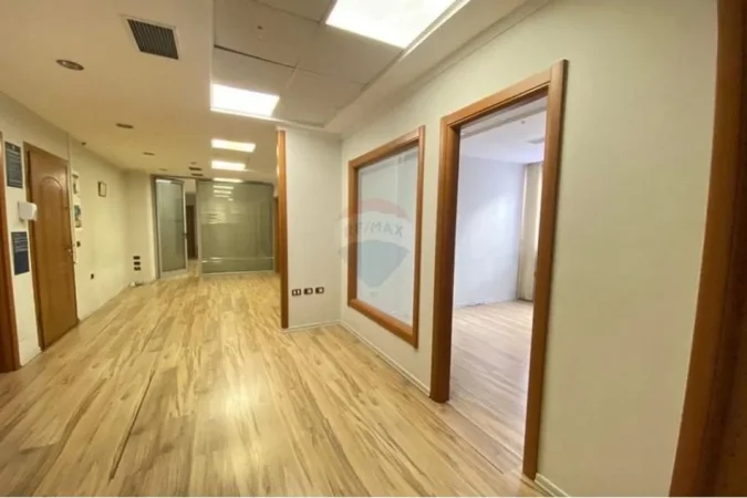 Tirane, shitet zyre , 223 m² 780.500 € (Mustafa Matohiti)