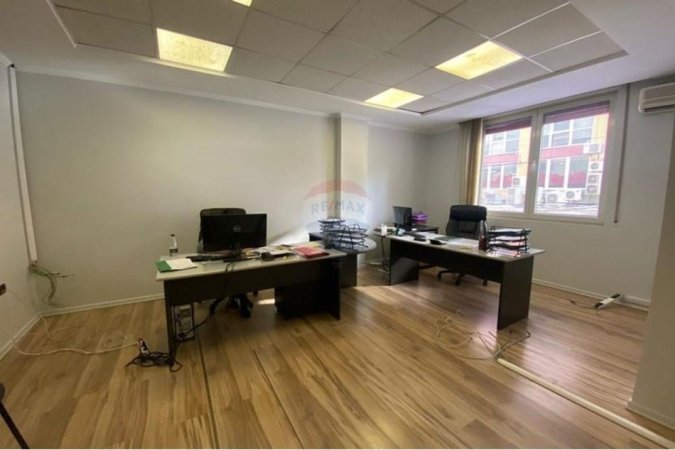 Tirane, shitet zyre , 223 m² 780.500 € (Mustafa Matohiti)