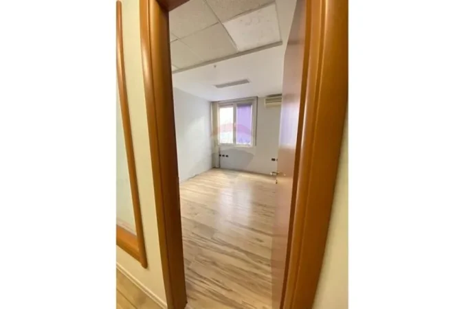 Tirane, shitet zyre , 223 m² 780.500 € (Mustafa Matohiti)